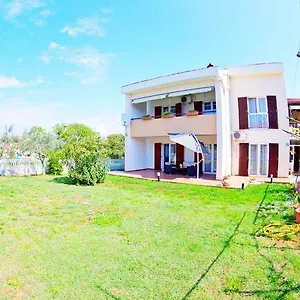 apartments-hrga-pula.pula-hotels.org/
